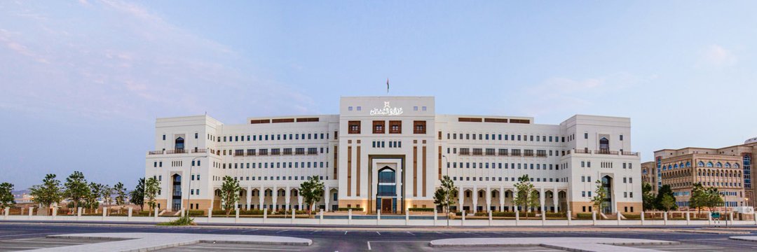 شرطة عمان السلطانية بالتنسيق  مع وزارة العمل