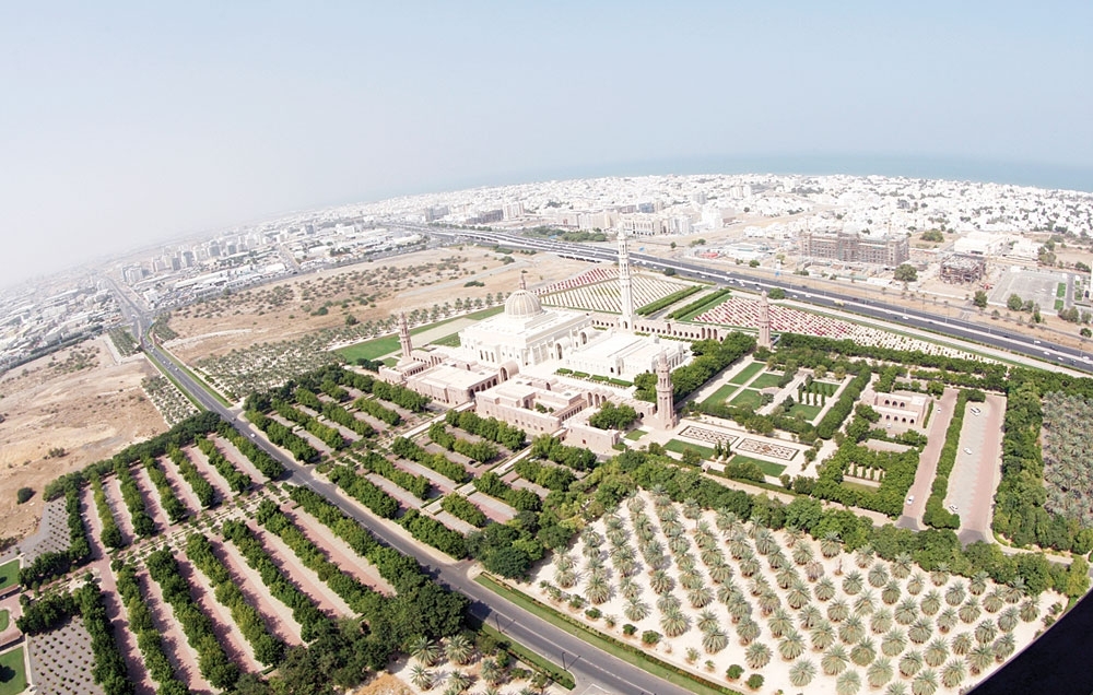 "رؤية عمان 2040" رجال أعمال يدعون للتسريع في نقل الدور التنفيذي