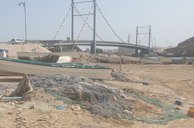 ‎دائرة الشؤون البلدية بصور بصدد إزالة كافة الشباك وأدوات الصيد بالمواقع القريبة من جسر خور البطح